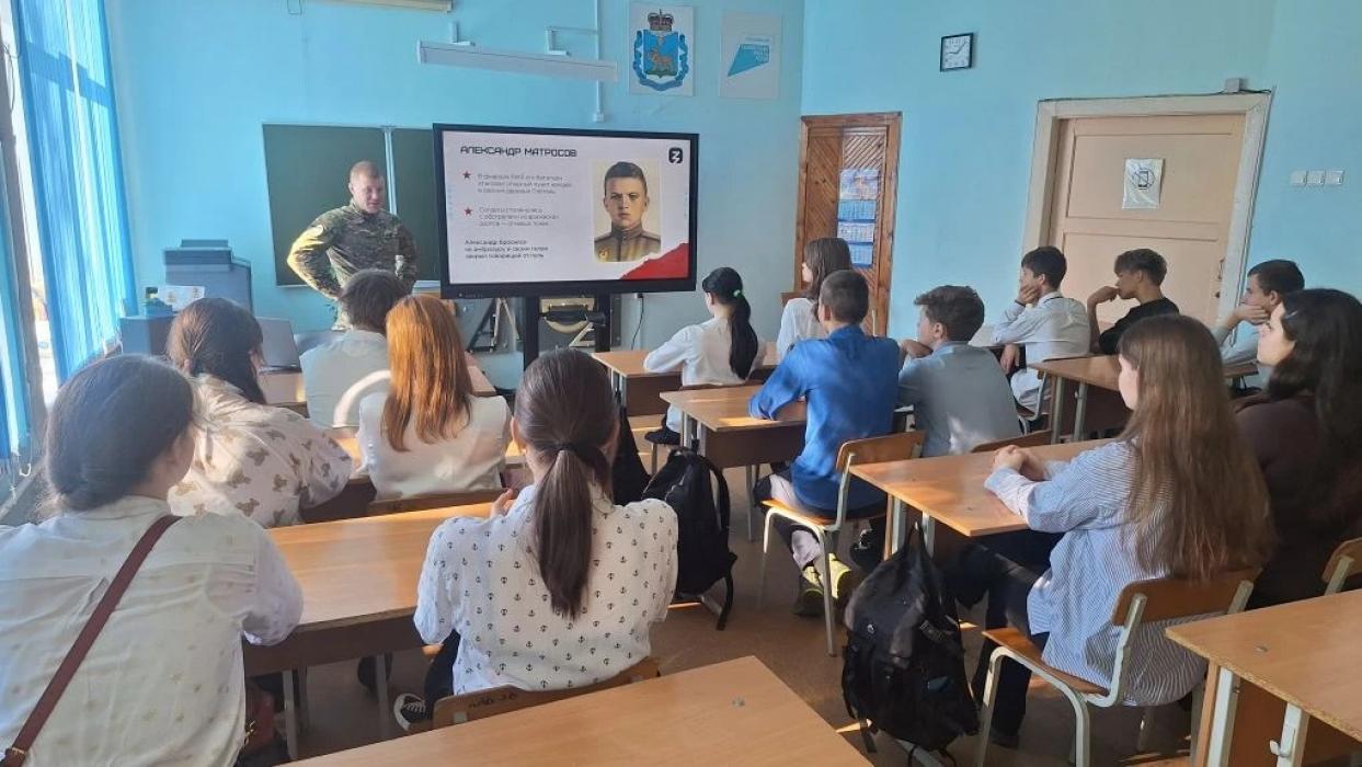 Ветераны СВО провели уроки мужества в преддверии Дня Победы