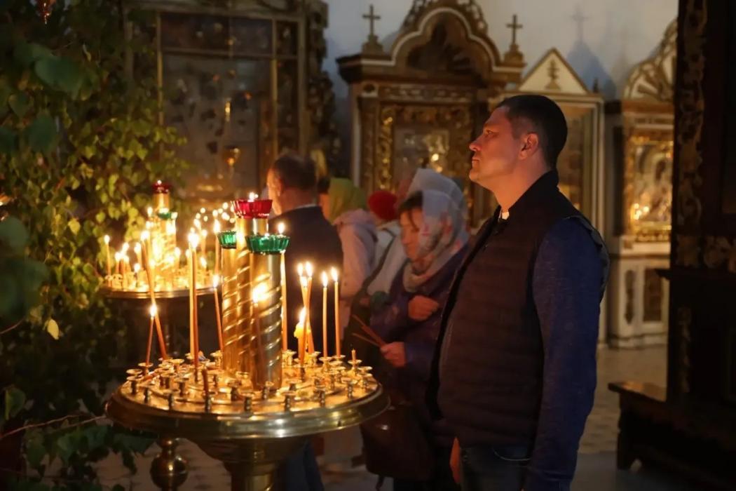 Михаил Ведерников поздравил православных христиан с праздником Святой Троицы
