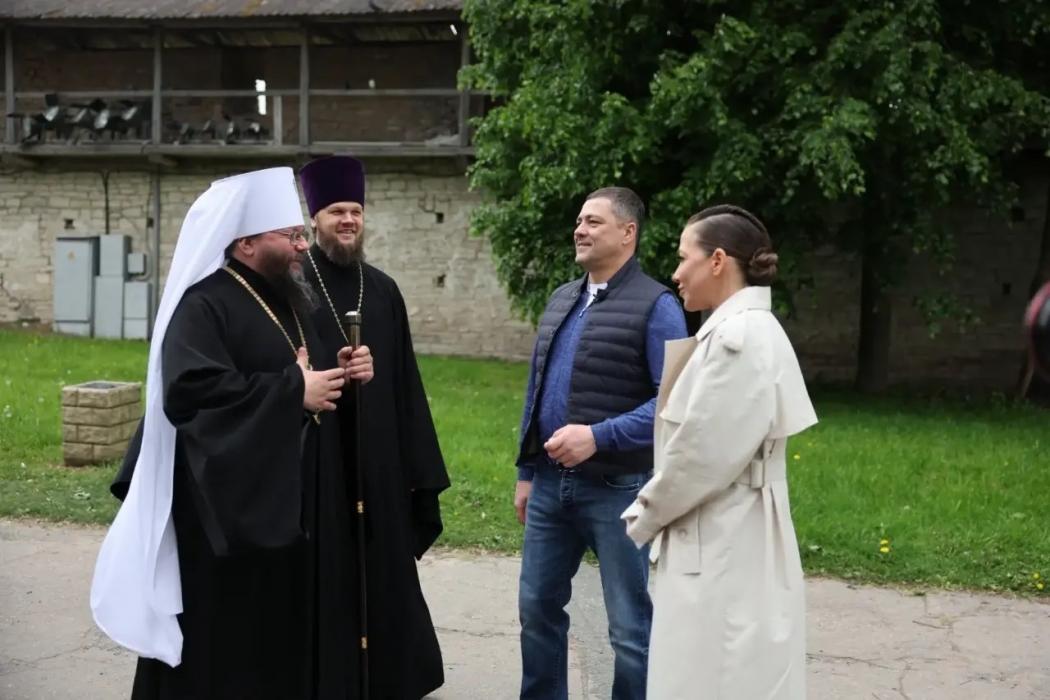 Михаил Ведерников поздравил православных христиан с праздником Святой Троицы