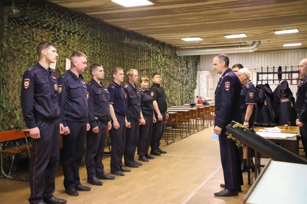 Полицейский из Куньинского района победил в областном конкурсе «Лучший по профессии» среди участковых