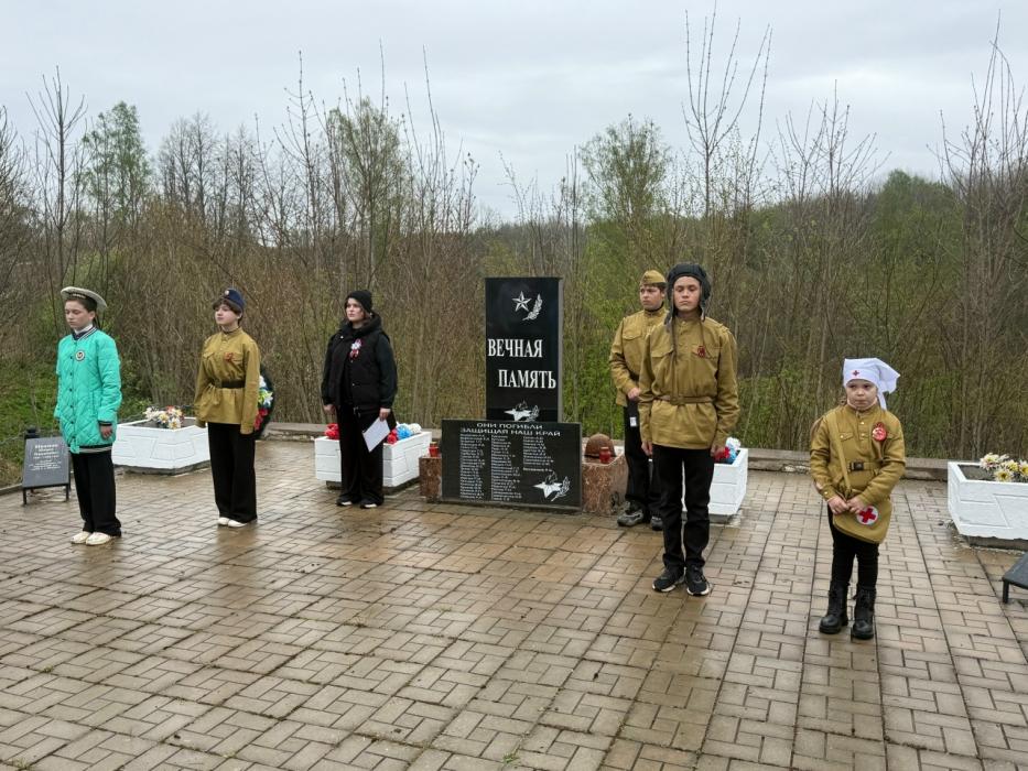 Участники автопробега в Плюсском районе почтили память героев Великой Отечественной войны