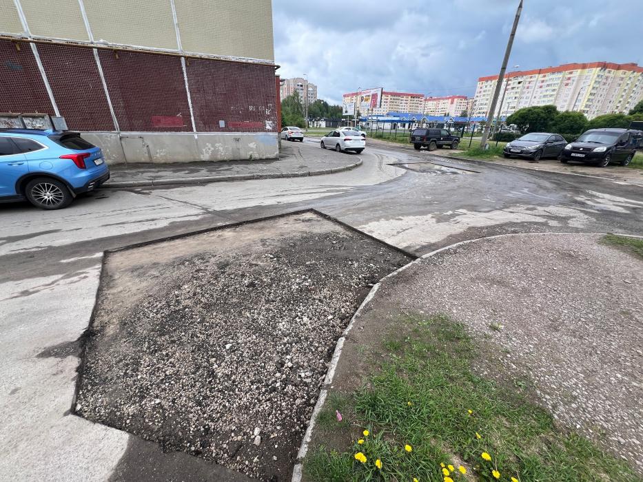 Работы по устранению аварийных ям на дворовых территориях и проездах