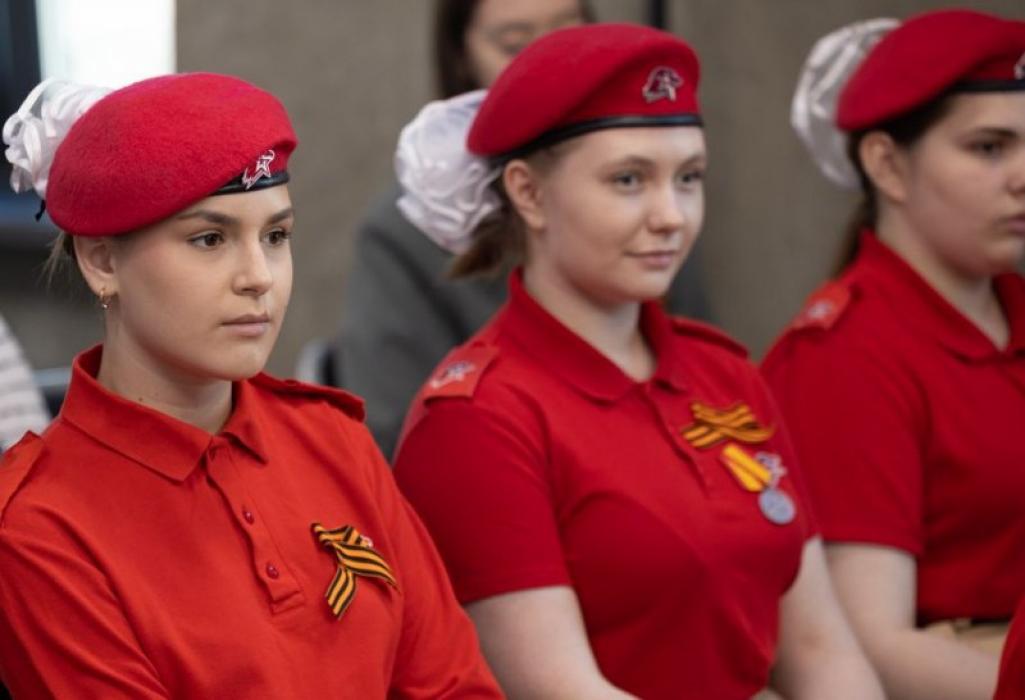 Губернатор пообщался с активистами регионального отделения Всероссийского детско-юношеского военно-патриотического общественного движения «Юнармия»