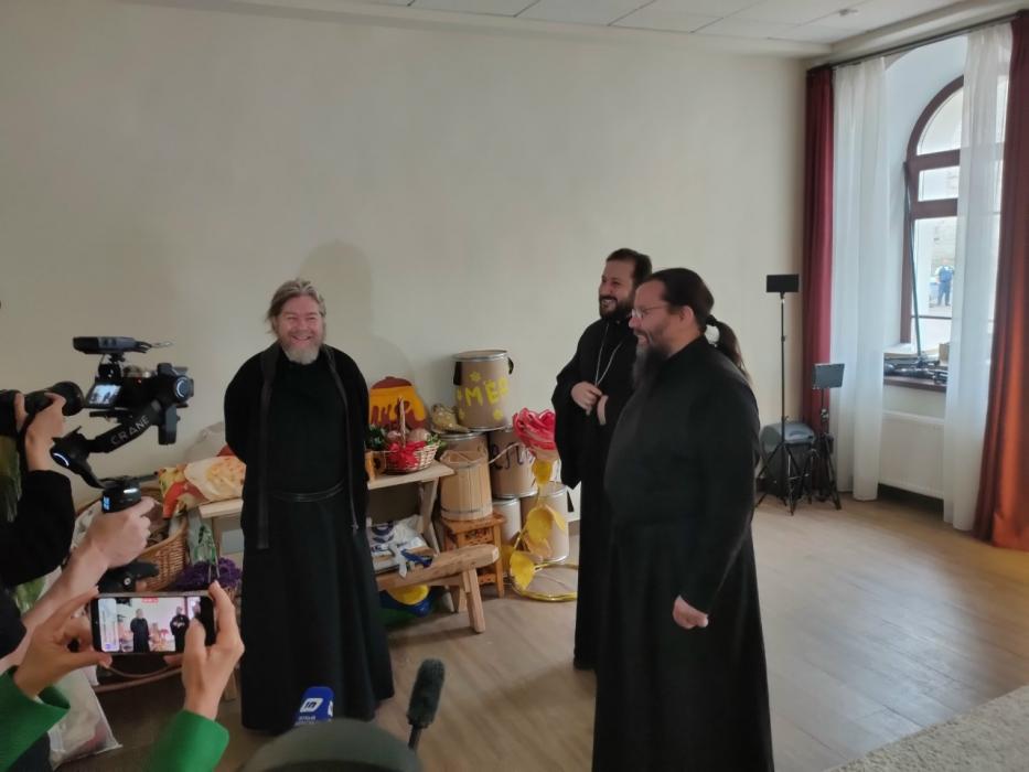 Митрополиты Тихон и Матфей посетили молодёжный центр «Трилучье» в Пскове