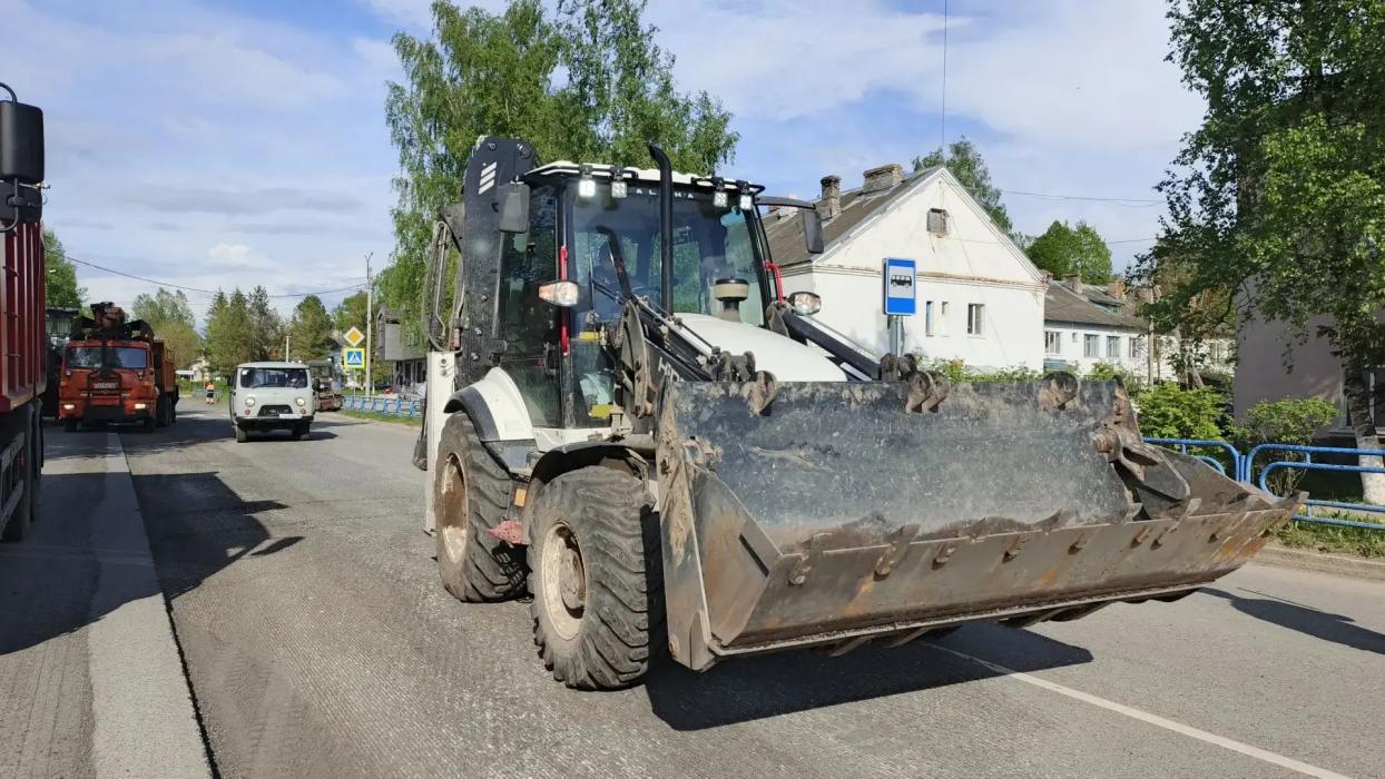 Ремонт дороги по улице Смольной продолжается в Бежаницах
