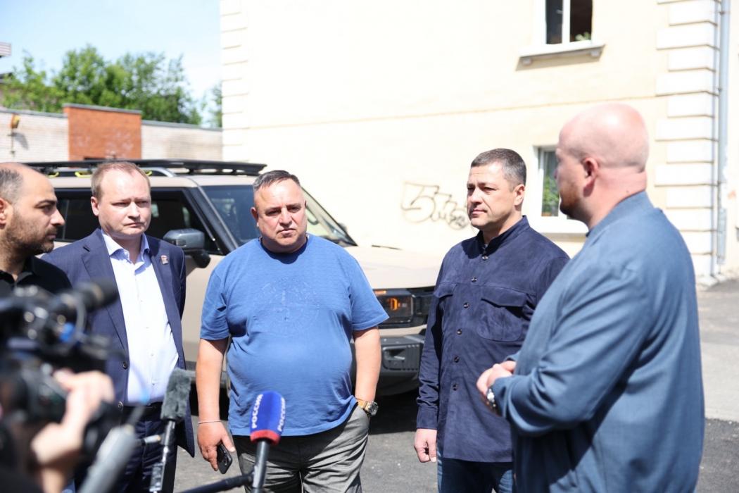 Рабочая поездка Михаила Ведерникова по Пскову. Ремонт улицы Вокзальной