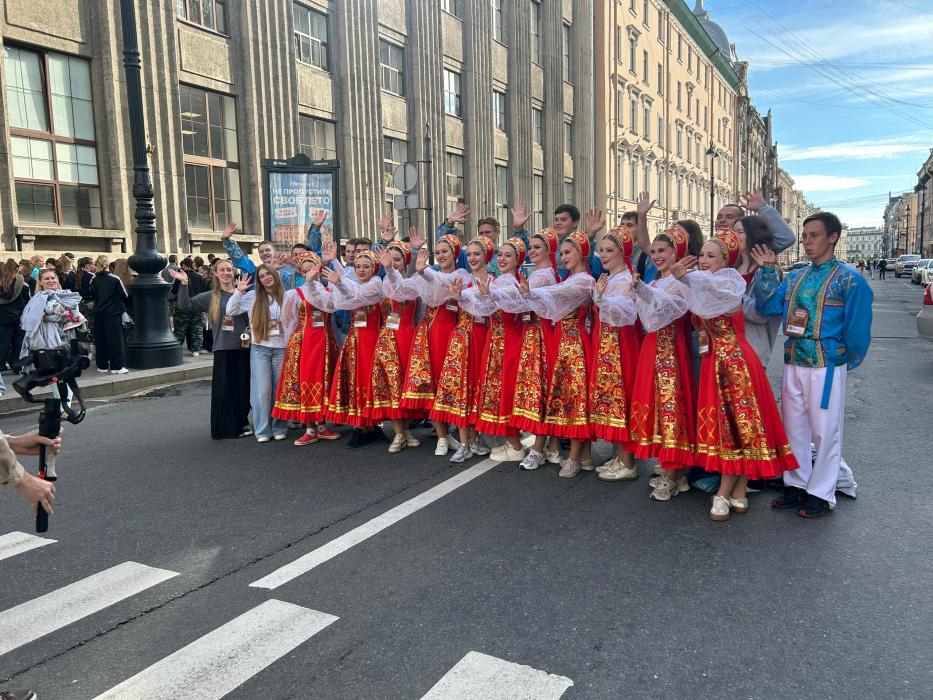 Русские узоры» на «Алых парусах» 
