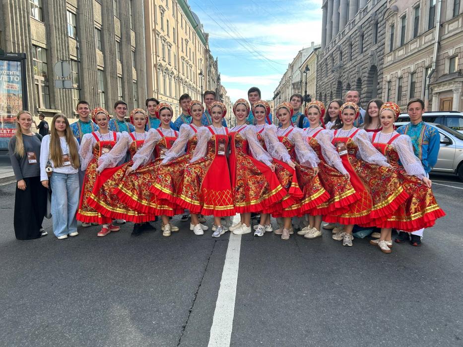 Русские узоры» на «Алых парусах» 