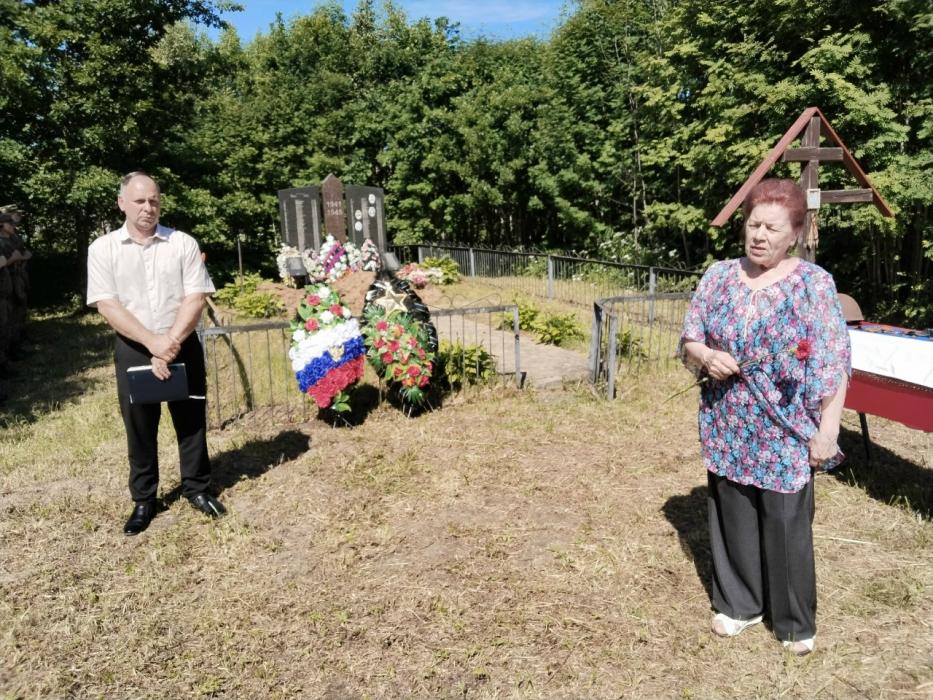 Церемония перезахоронения в деревне Демяховщина