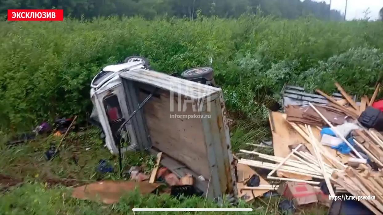 Два человека пострадали в ДТП с «Газелью» в Псковском районе