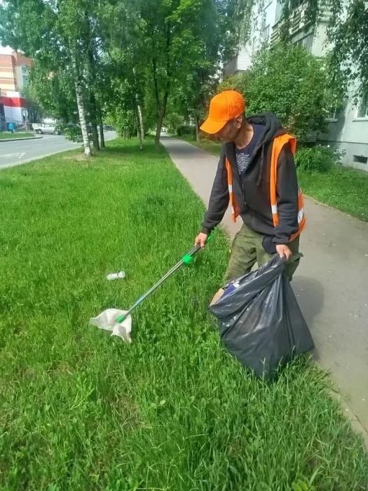 Масштабная уборка проходит на улицах Пскова