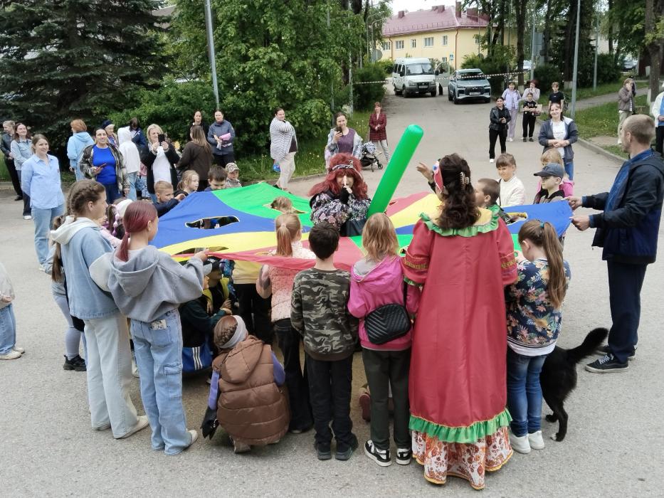 Тетушка Лето, попкорн и рисунки: как в Псковской области прошёл День защиты детей