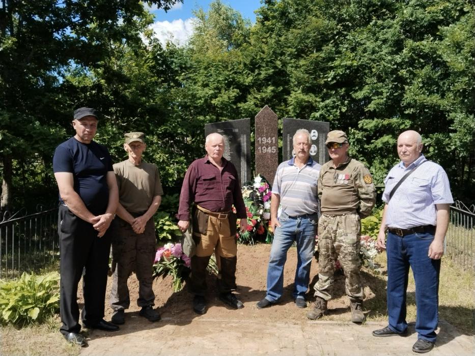 Церемония перезахоронения в деревне Демяховщина