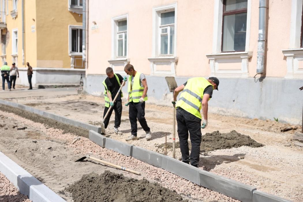 Рабочая поездка Михаила Ведерникова по Пскову. Ремонт улицы Советской