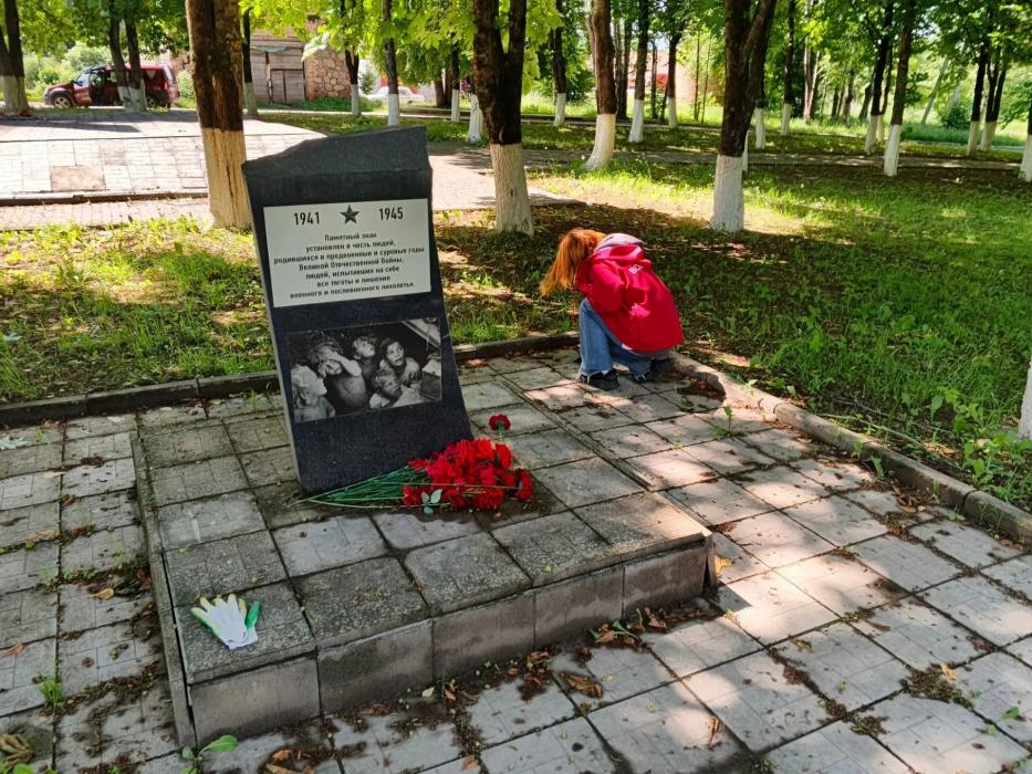 Захоронения участников Великой Отечественной войны и памятный знак