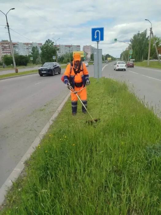 Масштабная уборка проходит на улицах Пскова