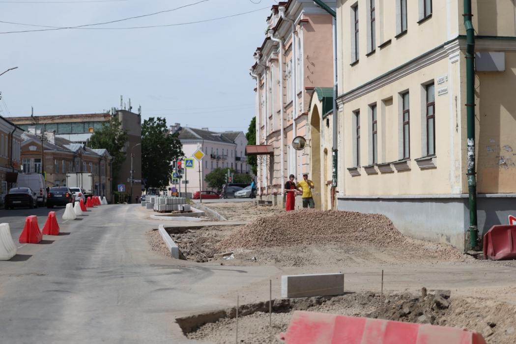 Рабочая поездка Михаила Ведерникова по Пскову. Ремонт улицы Советской