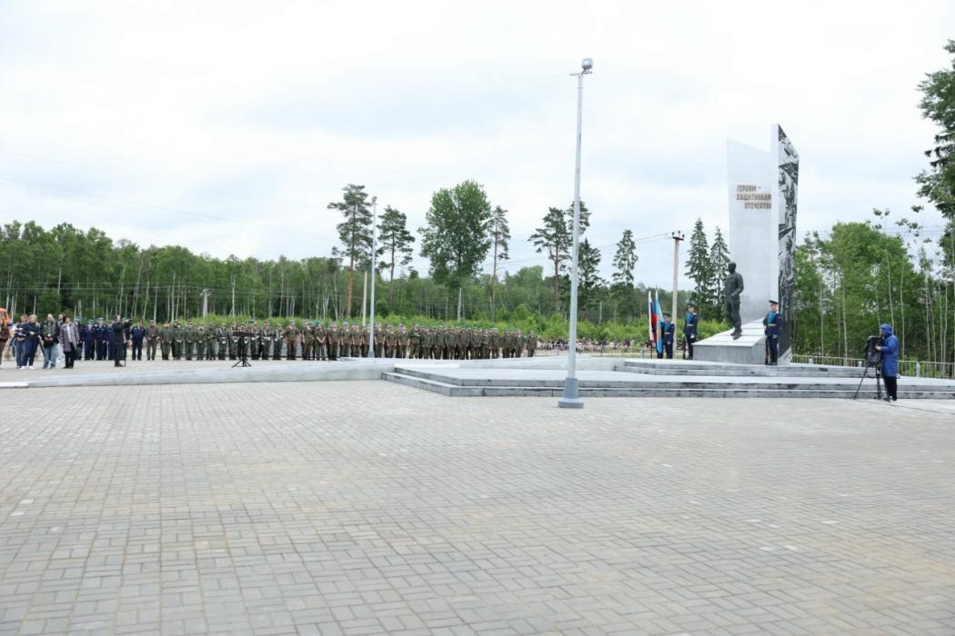 Мемориальный комплекс в честь защитников Отечества открыли в Пскове