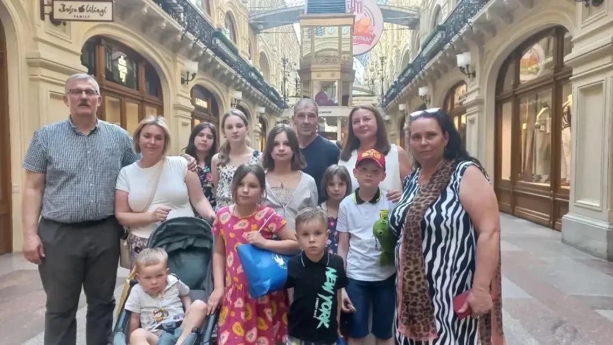 Переехавшие в Псковскую область многодетные семьи переселенцев побывали в Москве