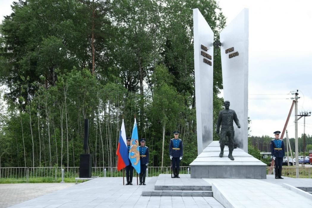 Мемориальный комплекс в честь защитников Отечества открыли в Пскове