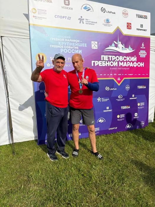 Псковичи выиграли Петровский гребной марафон на лодке «Дракон» 