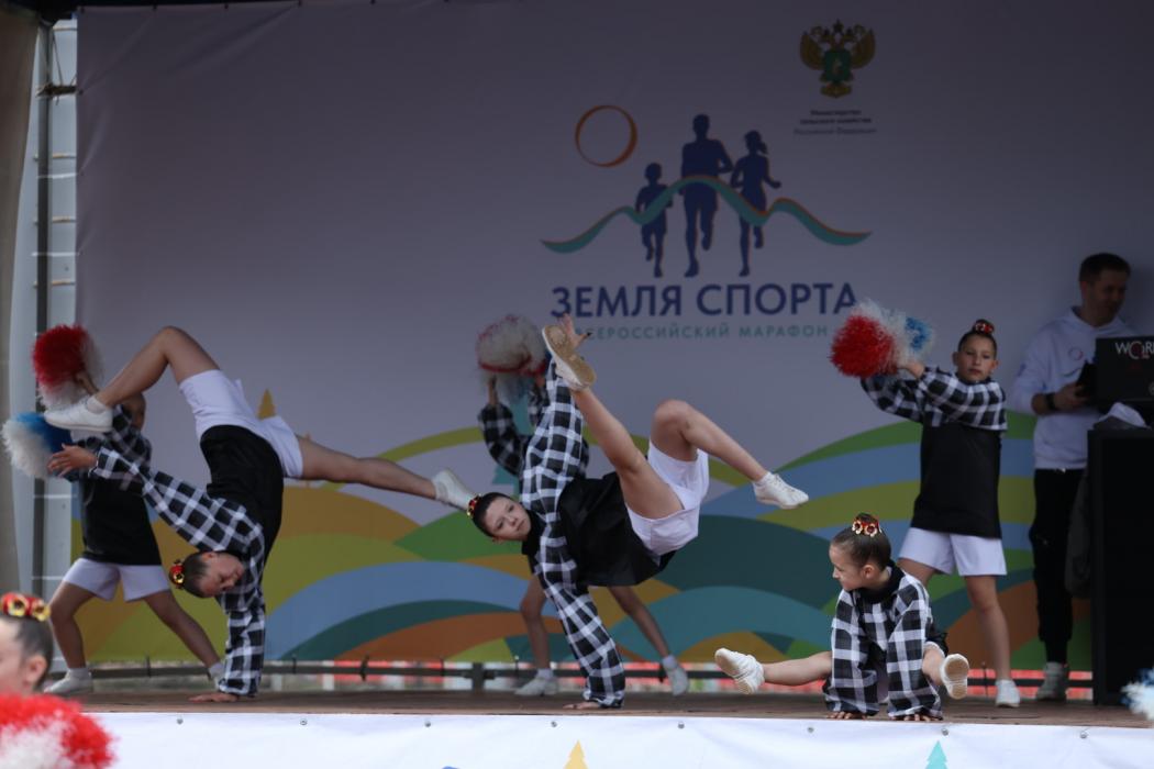 Регэтап всероссийского марафона «Земля спорта» проходит на стадионе «Машиностроитель» в Пскове