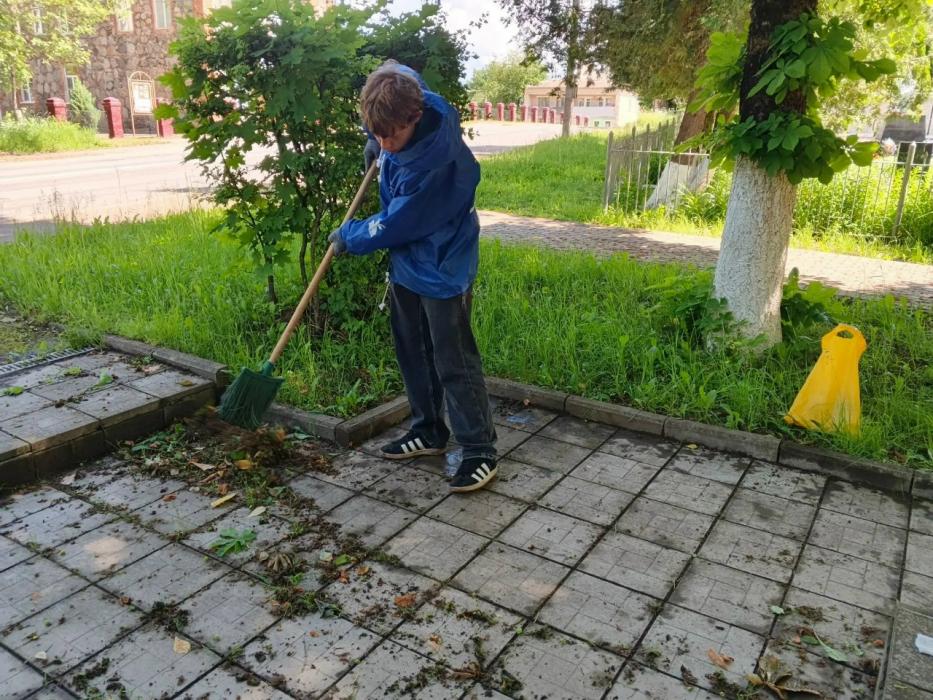 Захоронения участников Великой Отечественной войны и памятный знак