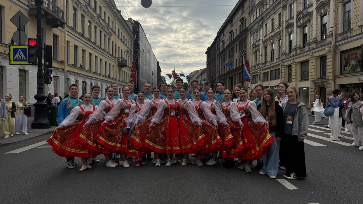 Русские узоры» на «Алых парусах» 