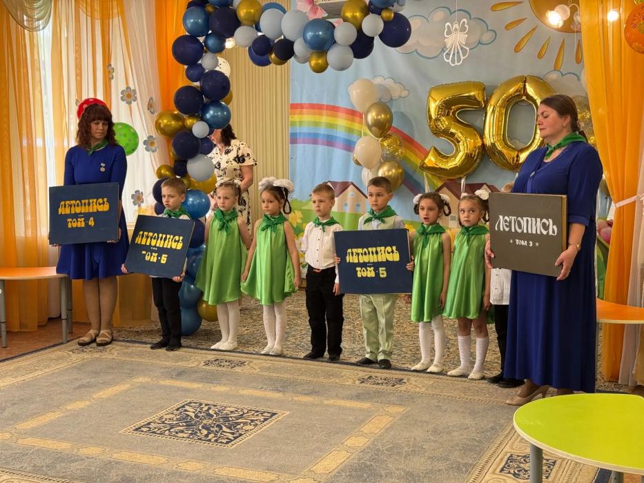 Почётные гости поздравили псковский детский сад №33 «Огонёк» с юбилеем