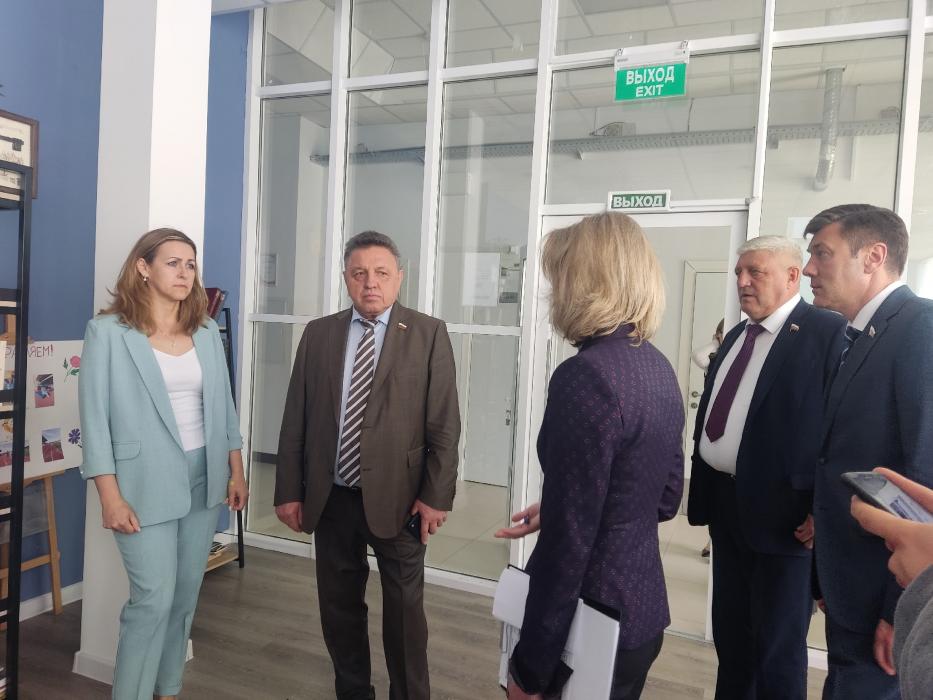 Делегация Совфеда осмотрела соцгородок под Псковом