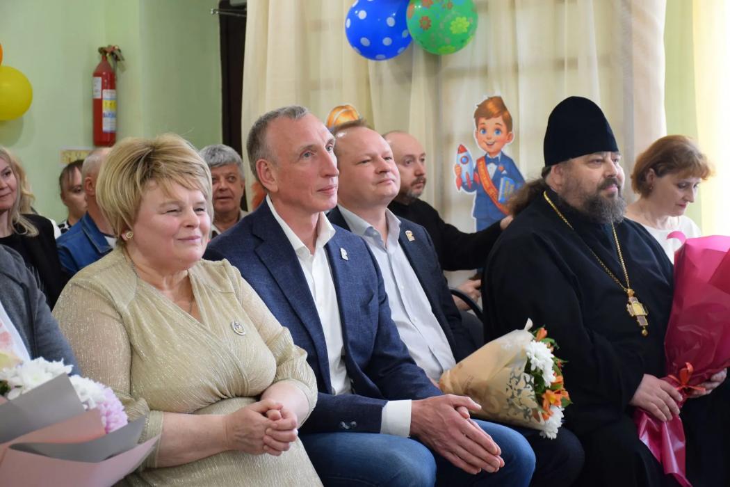 Почётные гости поздравили псковский детский сад №33 «Огонёк» с юбилеем
