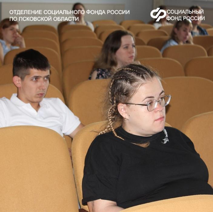 Встреча с беременными женщинами в рамках курса подготовки к родам «Школа материнства» 