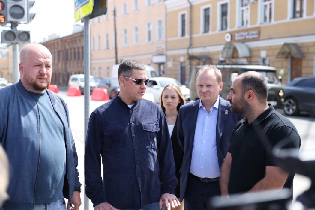 Рабочая поездка Михаила Ведерникова по Пскову. Ремонт улицы Советской