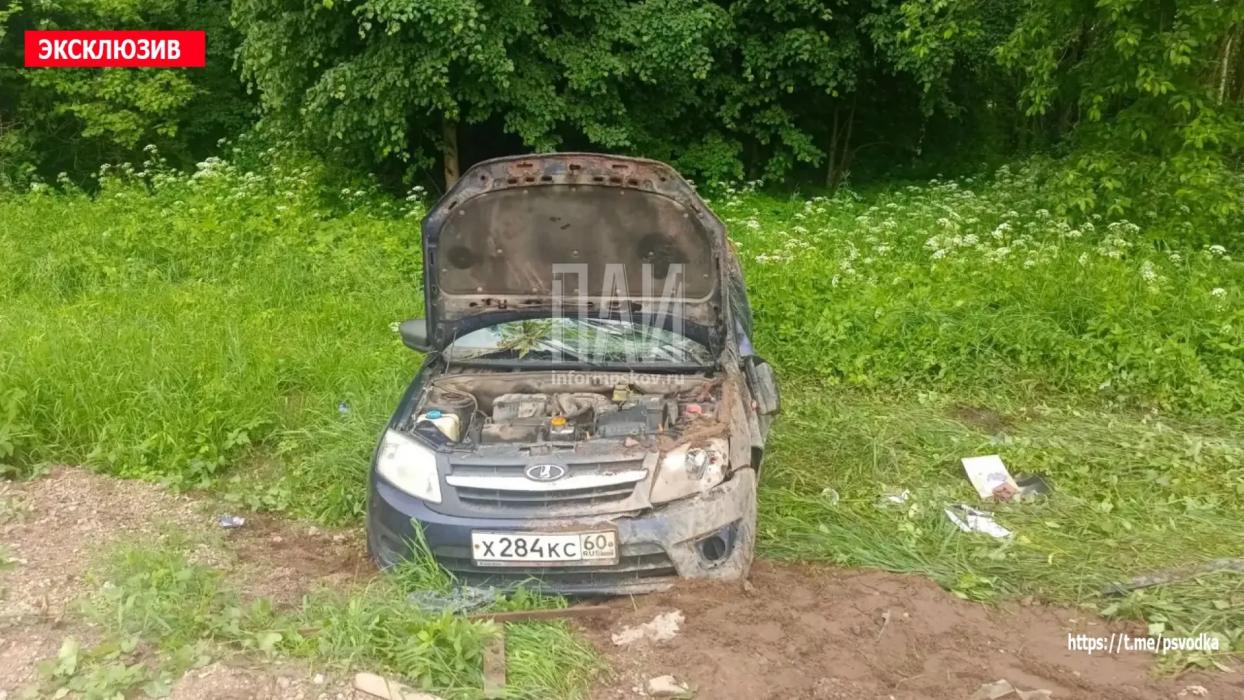 Женщина за рулём Lada Granta не справилась с управлением и наехала на опору освещения