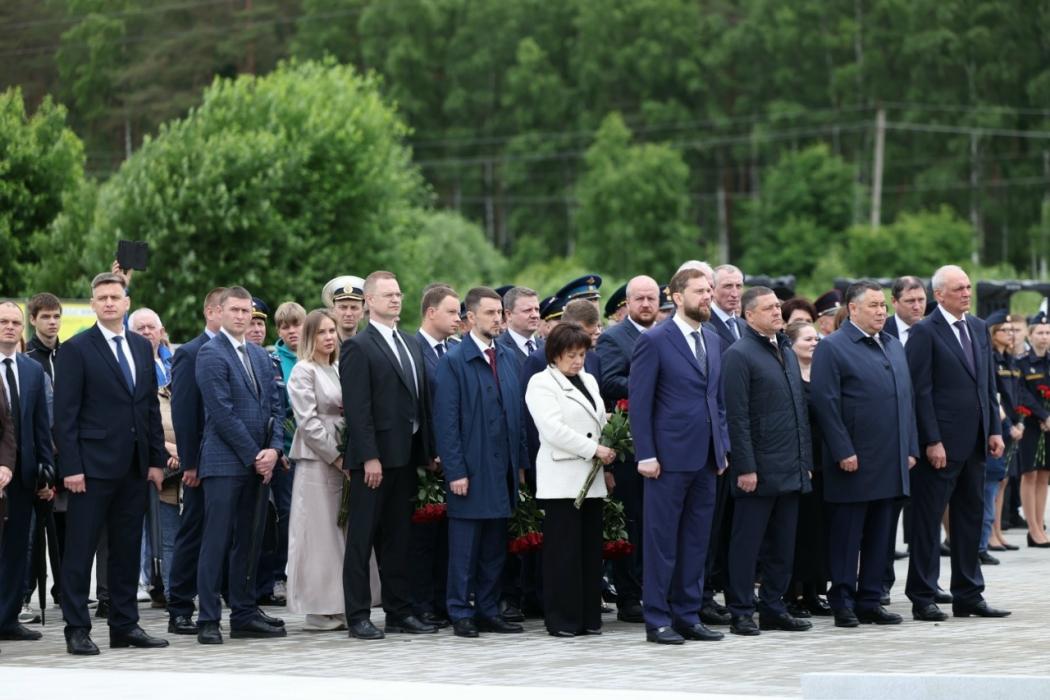 Мемориальный комплекс в честь защитников Отечества открыли в Пскове