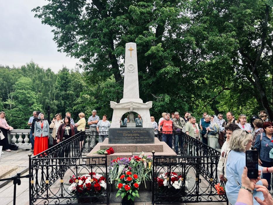 В день рождения Пушкина в Свято-Успенском монастыре совершили литию