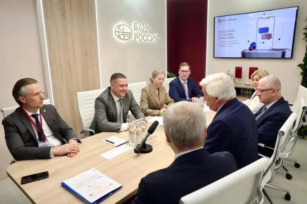 Делегация Псковской области работает на ПМЭФ