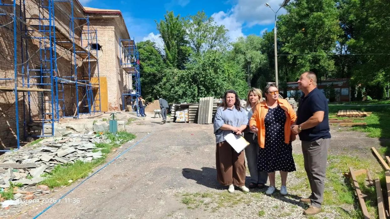 Здание Порховского краеведческого музея продолжают ремонтировать