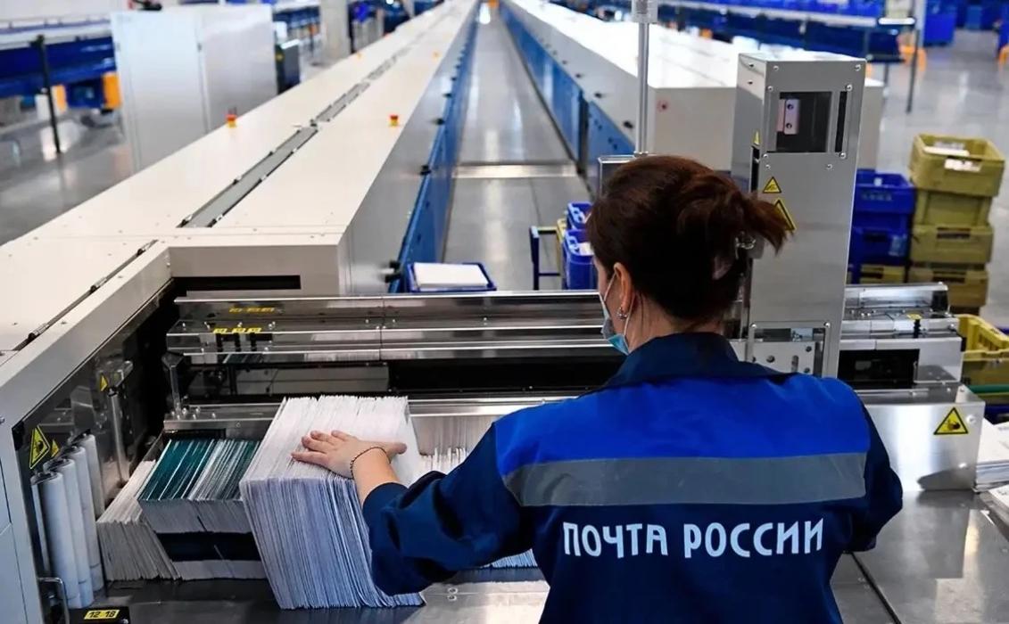 Михаил Ведерников поздравил работников и ветеранов почты с праздником