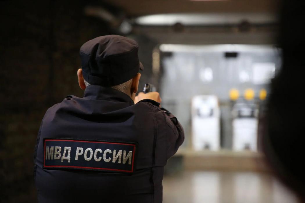 Стена, лабиринт, разрушенный мост: полосу препятствий прошли псковские полицейские