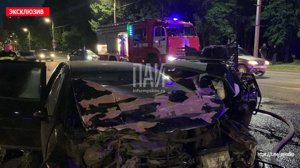 Авария в Пскове на улице Юбилейной