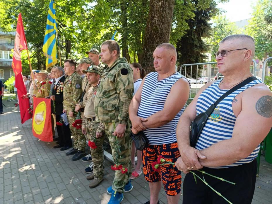 Торжественный митинг в Великих Луках