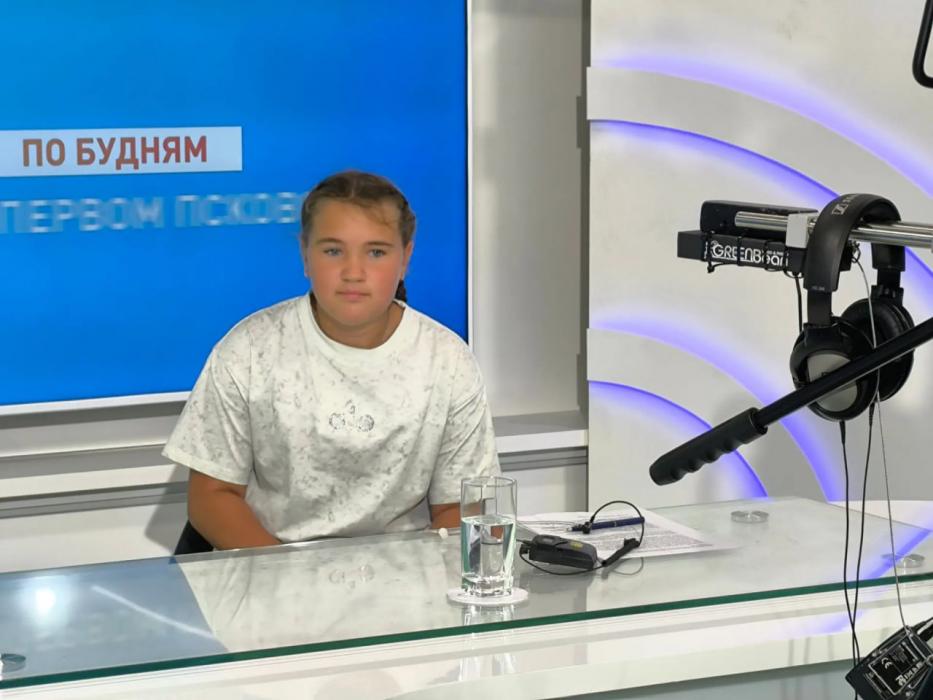 За кулисами эфира: юные журналисты из Гдовского района погрузились в региональную медиакухню