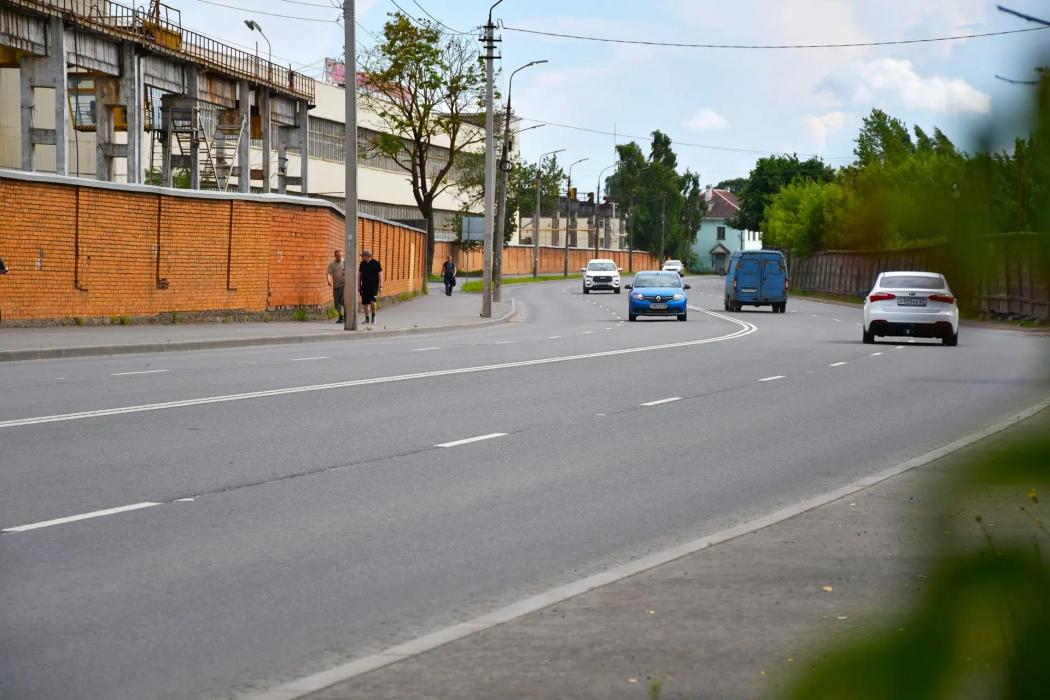 В Пскове ведутся работы по нанесению дорожной разметки