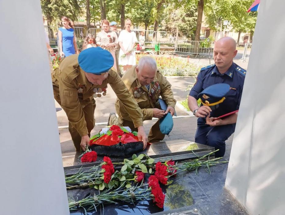 Торжественный митинг в Великих Луках