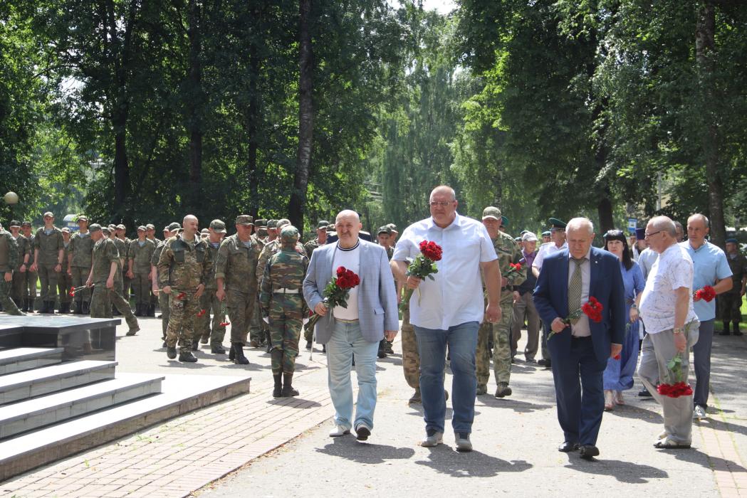 Депутаты Псковской гордумы приняли участие в торжестве в честь Дня ветеранов боевых действий