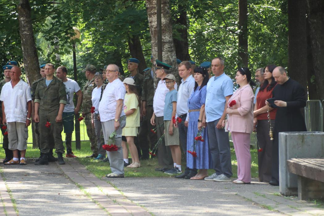 Депутаты Псковской гордумы приняли участие в торжестве в честь Дня ветеранов боевых действий