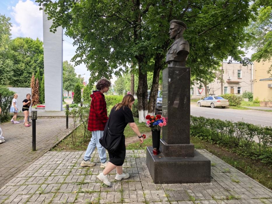 Торжественный митинг в Стругах Красных