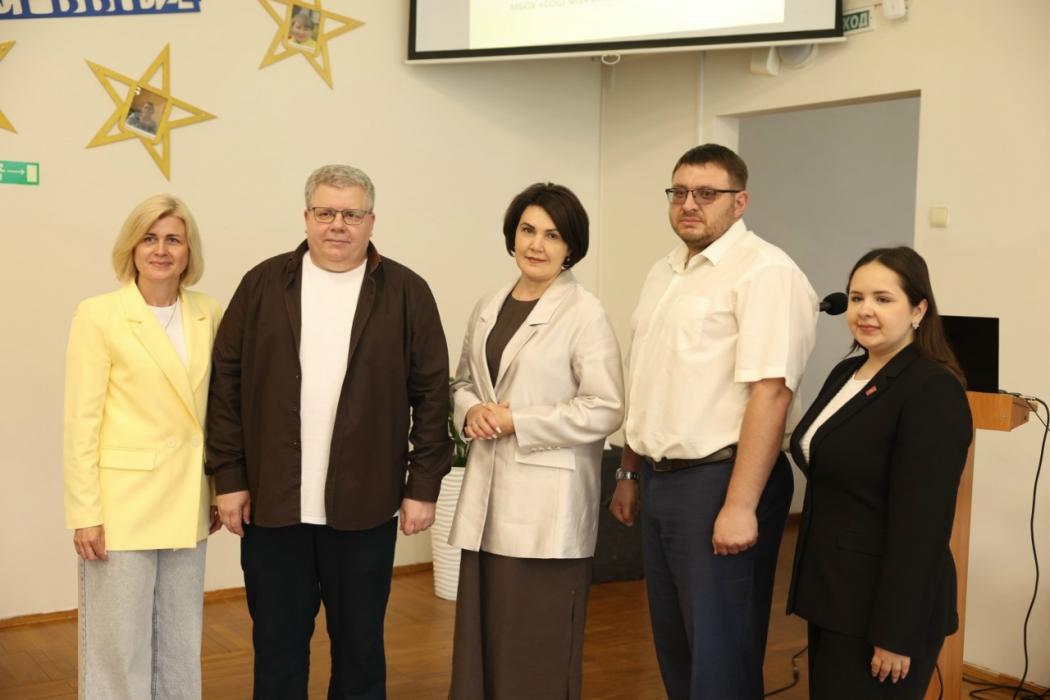 Псков и Курск объединяют усилия: школы двух регионов подписали договор о сотрудничестве в рамках Марша мира