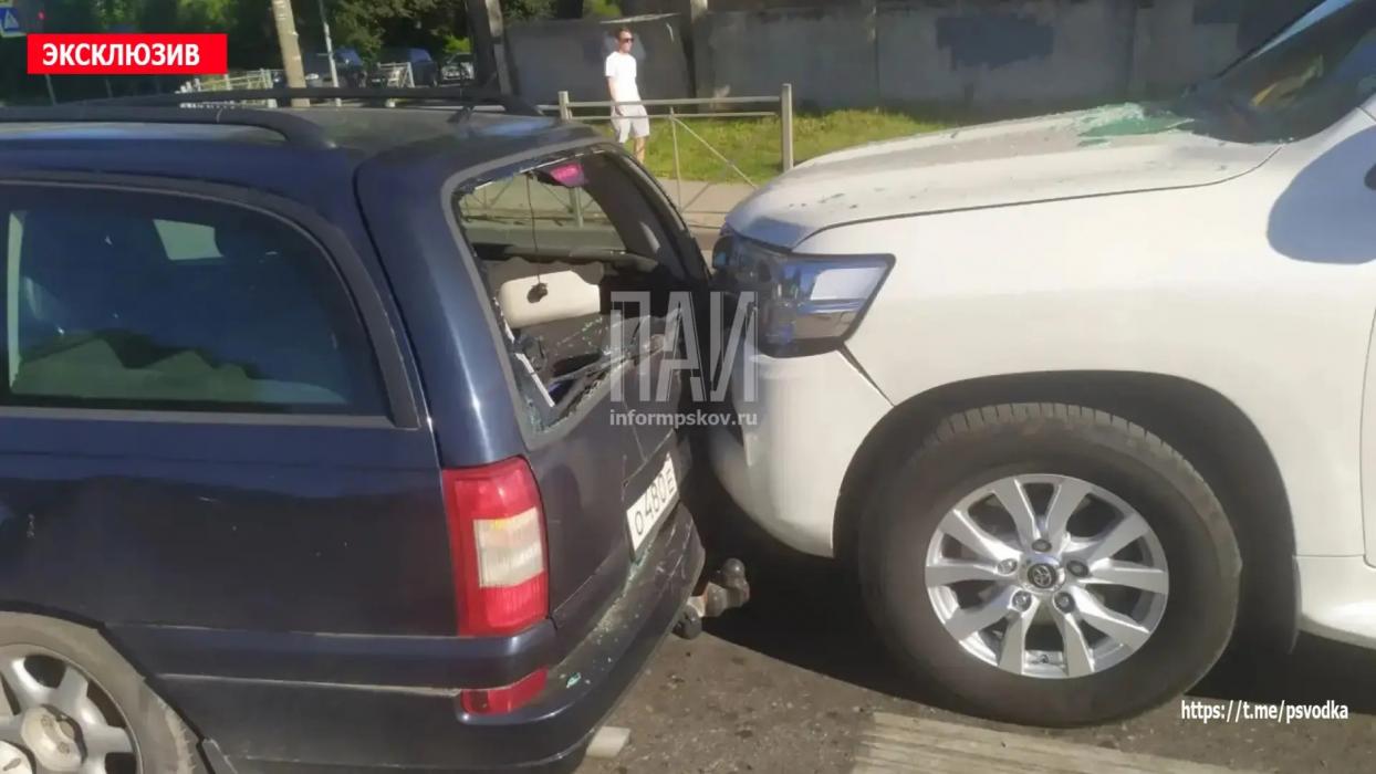 ​Три человека пострадали в массовом ДТП в Великих Луках